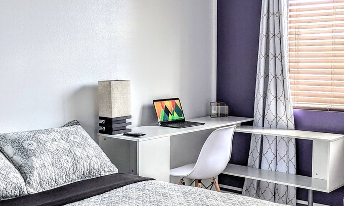 Palmdale House | 1 Bedroom + Shared Bathroom