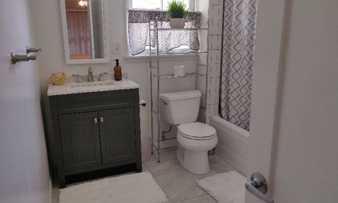 Oleander - Sunset Condo | 1 Bedroom Spacious Townhouse Midst of Downtown Bakersfield