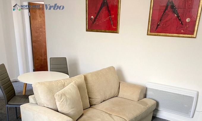 St Helens Apartment | 1 Bedroom St Helens Apartment | Free WiFi | Fully Furnished