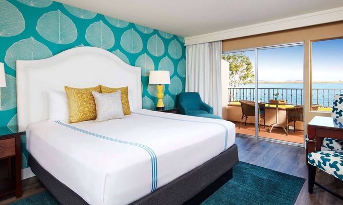 La Playa Hotel | 1-Bedroom Suite at a 4⭐️ Hotel