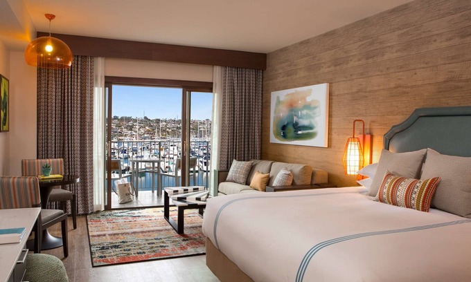 La Playa Hotel | 1-Bedroom Suite at a 4⭐️ Hotel