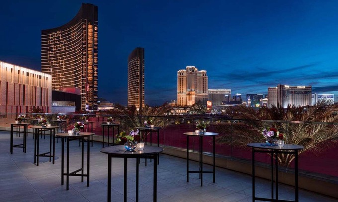 Las Vegas House | 1-Bedroom Suite + Connecting Room at a 5⭐️ Hotel