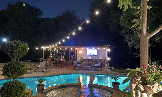 Lake Highlands House | 1 bedroom suite in remodeled luxury home. private hallway, bed, bath.