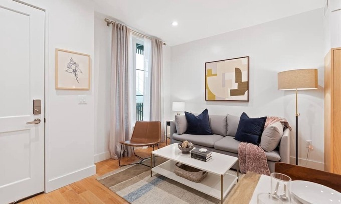 Cannonborough Elliotborough Apartment | 1 Bedroom Suite, On- Site Parking Available!