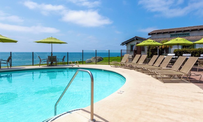 Del Mar Resort | 1 Bedroom Suite w/Kitchen | Pool | Free Parking | Del Mar Beach Access