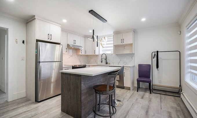 Surrey Newton Apartment | 1 bedroom suite walking distance to all amenities