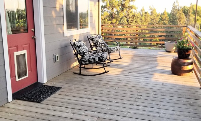 Bend House | 1 bedroom Suite with a view of Mt. Bachelor in welcoming Bend OR.