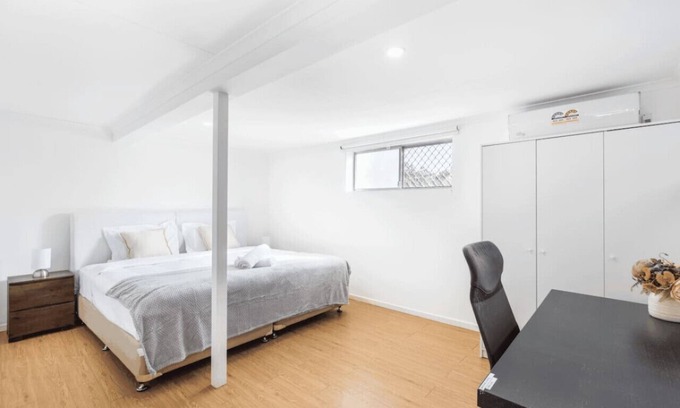 Macgregor Apartment | 1 Bedroom Unit near highway/transports & shops