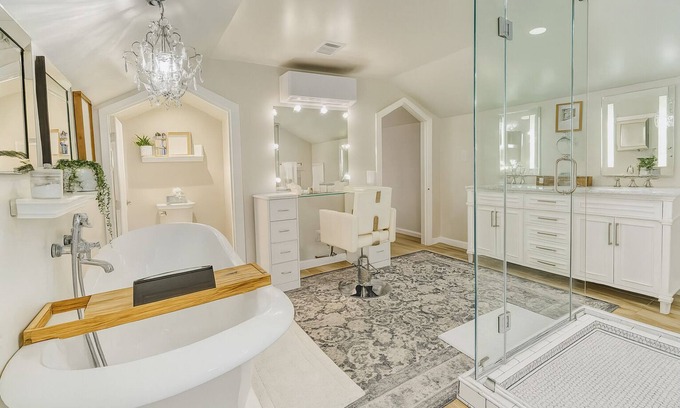 McQueeney House | 1-bedroom vacation home just 14 minutes from Comal River Perfect Romantic Escape