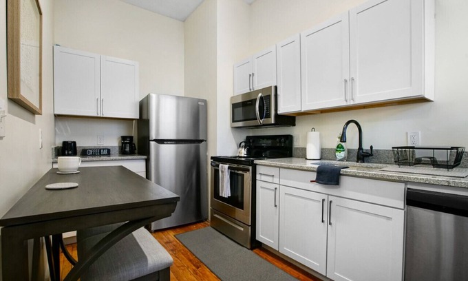 Hough House | 1-Bedroom Victorian Steps from Cleveland Clinic