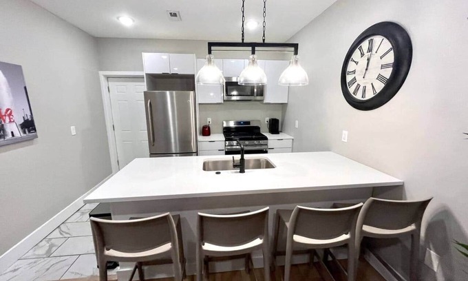 Melrose Apartment | 1 bedroom w/patio close to Wells Fargo arena