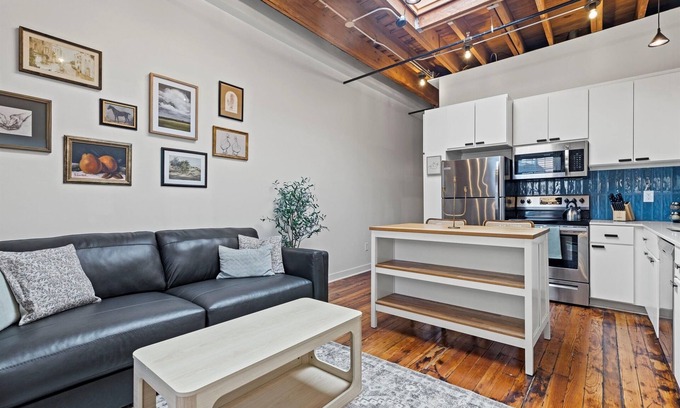 Crossroads Arts District Condo | 1 Bedroom Walkable to T-Mobile, P&L, Streetcar + Pkg