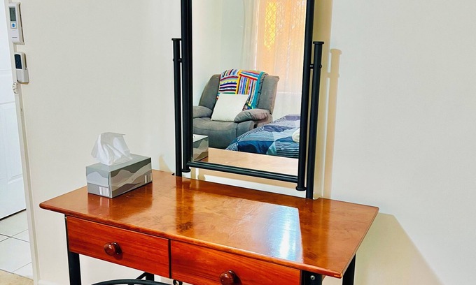 Forest Hill House | 1 Bedroom with Queen Bed and Split AC for your Comfortable Stay in Wagga Wagga