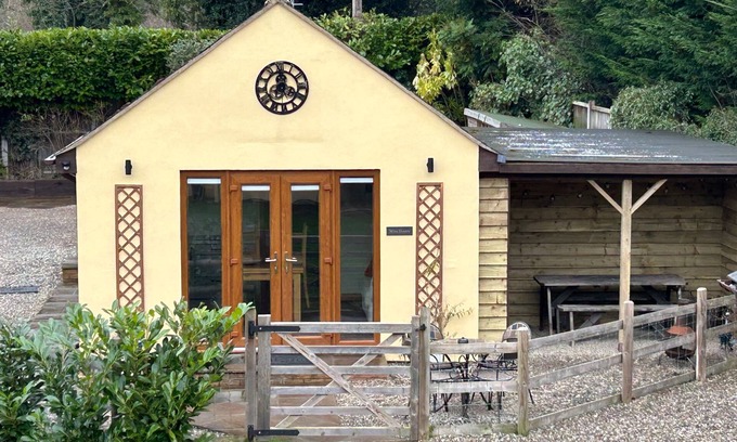 Longford Cottage | 1 bedroomed Detached holiday retreat Pant