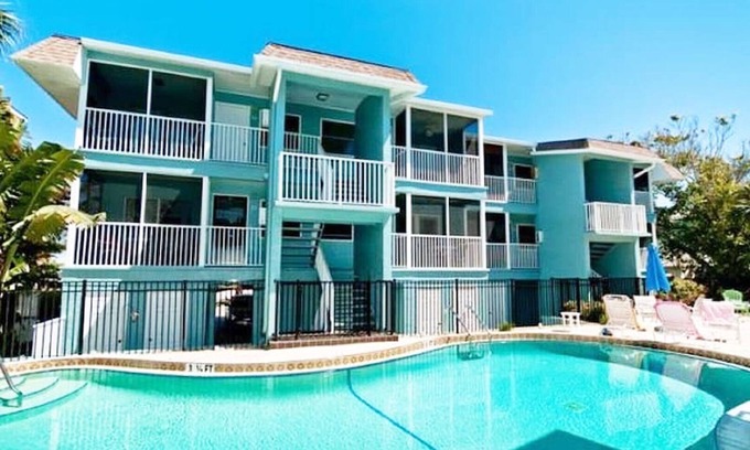 Bradenton Beach Condo | 1 Block From Beautiful Bradenton Beach, Restaurants, shops, and Fishing Pier!