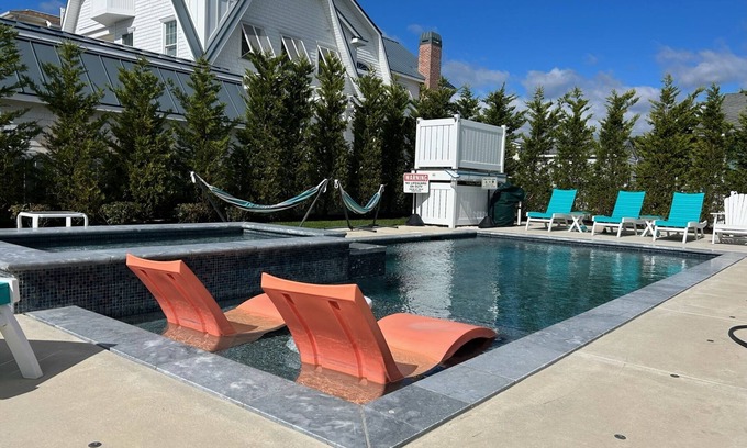 Avalon House | 1 block to beach, Icona and Windrift Resorts w/30’ Heated Pool and Spa