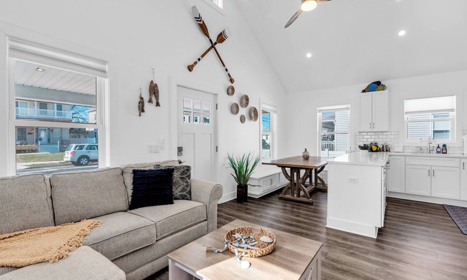 Wall House | 1 Block to Beach, Linens + Towels, BBQ, AC