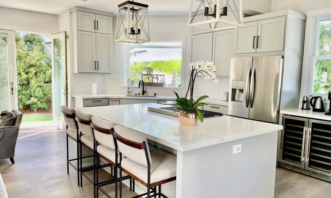 St. Helena House | 1 Block To St. Helena Main Street Shops, Restaurants, wineries, spa!