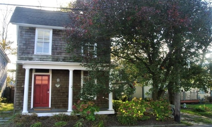 Cape May House | 1 Block to Washington Street Mall. Pet Friendly.