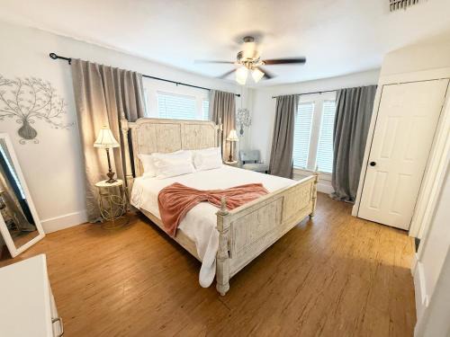 Tobin Hill House | 1 BR 1BA Downtown Riverwalk Golf Zoo and Pearl