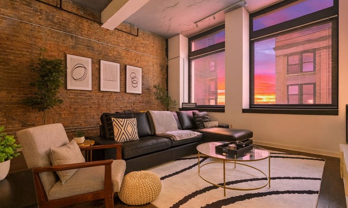 Cultural District Apartment | 1 BR Downtown Vibes – Near Steelers Stadium