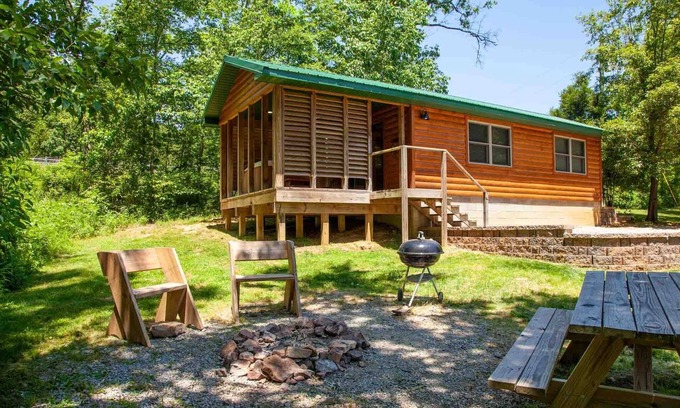 Hardin County Cabin | 1 BR Hot Tub Cabin- Closest Cabins to Garden of the Gods-Shawnee National Forest