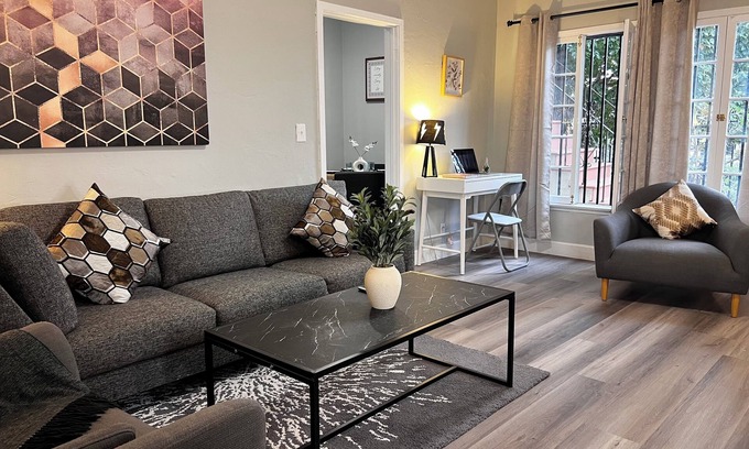 East Hollywood Apartment | 1-BR Retreat in East Hollywood – Prime Location!