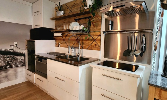 Abbotsford House | 1 - BR Travellers Basement Suite.NO Cleaning fee, Sumas Mountain Rd,Abbotsford