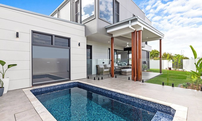 Pelican Waters House | 1 Bulwer Dr Pelican Waters