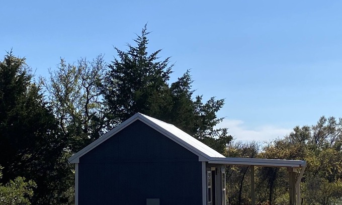 Wheeler Cottage | #1 cabin,Cozy remote location with large porch -close to Wheeler &Shamrock