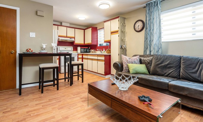 Ahuntsic-Cartierville Apartment | 1 - CHIC DESIGNER LOVELY BEAUTIFUL COZY FLAT 1BDR