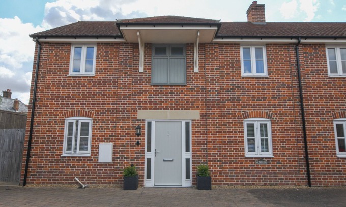 Long Melford Cottage | 1 COCONUT COTTAGE, LONG MELFORD, pet friendly in Long Melford