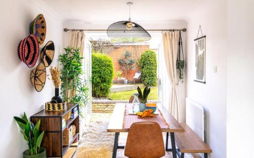 Coleshill House | 1 Coleshill townhouse Sleeps 6 NEC 7 mins BHX