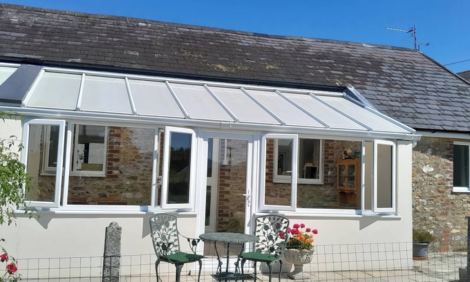 Marshwood Cottage | 1 COWDEA FARM, pet friendly, character holiday cottage in Bettiscombe