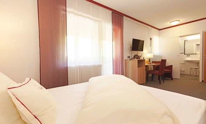 Steinbach Apartment | 1 Doppelzimmer Classic mit Dusche/Badewanne und WC