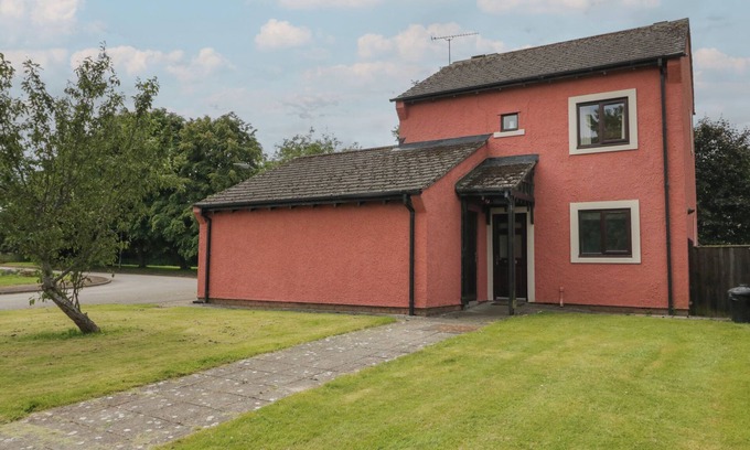 Eamont Bridge House | 1 EAMONT PARK, family friendly, with a garden in Penrith