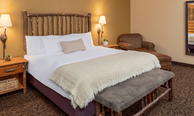 Rothschild Hotel | 1 King, 1 Bunk Bed Suite With Access to Pool, Hot Tub, and Gym