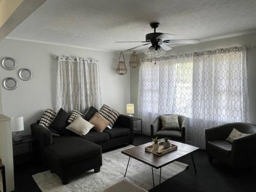 Lexington Villa | 1 king/2queen bd home next to big park