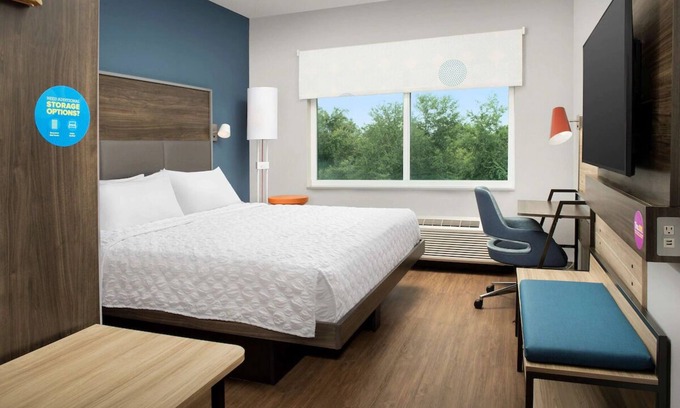 Florida Central Atlantic Coast Hotel | 1 King Bed | Tru by Hilton Orlando | with Free Breakfast & Pet-friendly