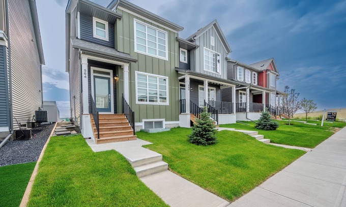 Airdrie Apartment | 1 KING Modern Two Bedroom Secondary Suite in Airdrie Alberta
