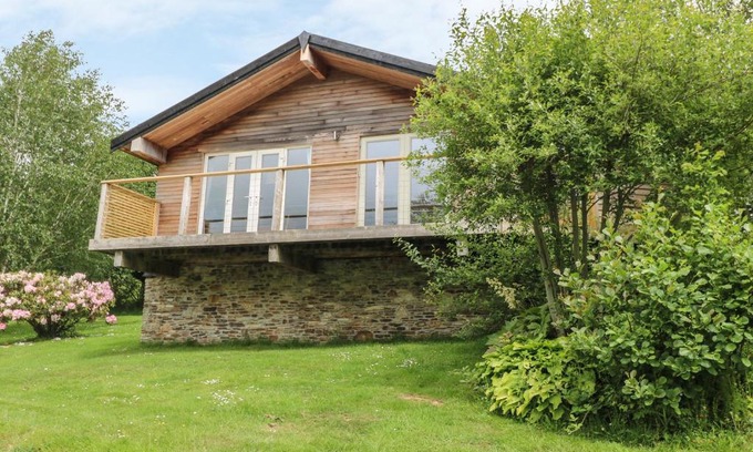 Looe House | 1 Lake View