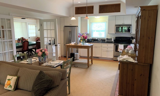 The Plains House | 1 Level upgraded hm 2BR,1BA WIFI Starlink 💫