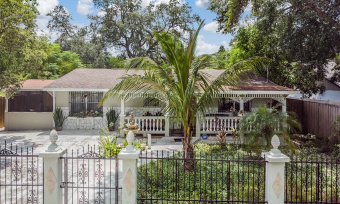 Terrace Park House | #1 LOCATION - Walk to Amusement Parks from PERFECT HOME, Great for Families 🏠