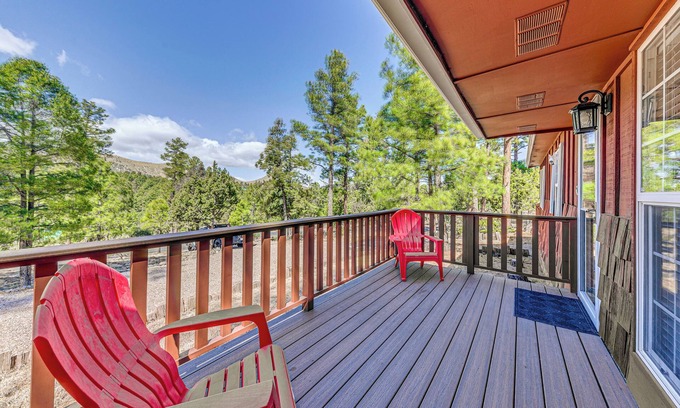 Alto House | 1 Mi to Alto Lake: Mtn-View Home w/Large Yard!
