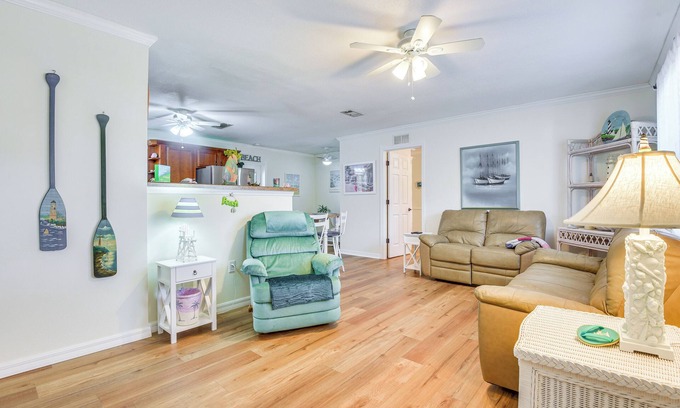 Cortez House | 1 Mi to Anna Maria Island: Pet-Friendly Retreat