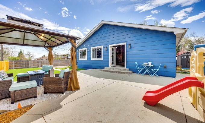 West Colorado Springs House | 1 Mi to Attractions: Getaway w/Mtn Views!