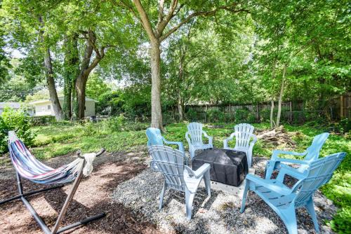 Hampton House | 1 Mi to Beach Home with Patio and Grill in Hampton!