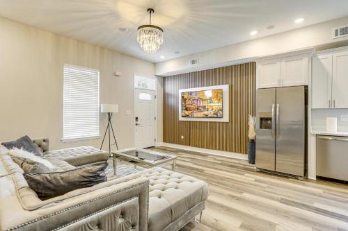 Tulane - Gravier House | 1 Mi to Caesars Superdome Contemporary NOLA Abode