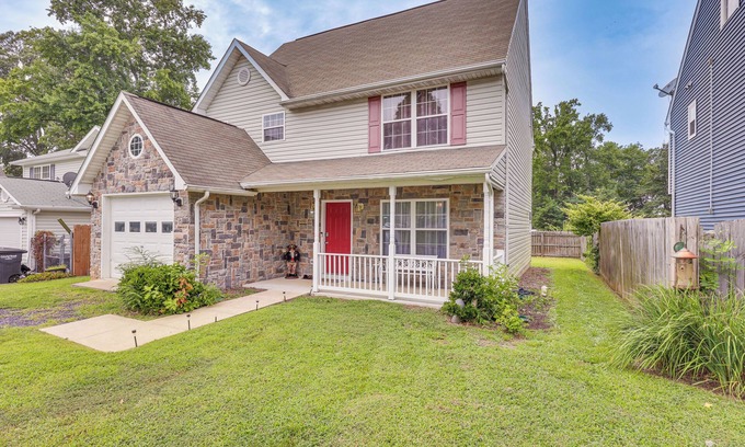 Issue House | 1 Mi to Colonial Beach Boardwalk! Cozy Family Home