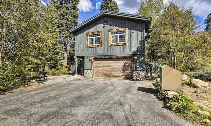 Comstock Acres House | 1 Mi to Commons Beach Tahoe City Getaway!